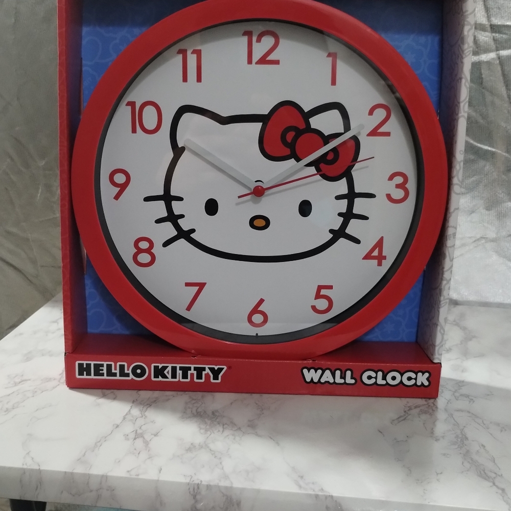Hello Kitty Wall Clock - Picture 2 of 6